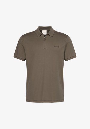 Brun poloshirt med korte ærmer, krave og foran lynlås, med et lille rektangulært logo på venstre bryst.