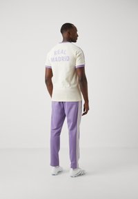 adidas Originals REAL MADRID OG BECKENBAUER TRACKPANT - Klubové oblečení - magic lilac/white