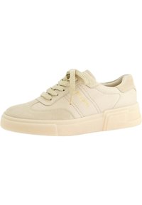 Beige semsket sneakers med rund tå, teksturert gummisåle og tonale snøring. Har subtile merkevarer og sømdetaljer.