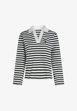 Polo de mangas longas listrado em preto e branco, com colarinho em V e um pequeno logótipo gráfico no peito. Textura de tecido suave.