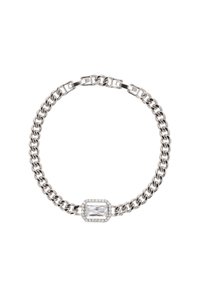 Bracciale in argento con pietra centrale rettangolare, circondata da piccole pietre trasparenti. Presenta maglie robuste e una chiusura sicura.