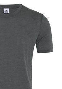 Mørkegrå kortærmet t-shirt med rund hals, glat overflade og et mærke "DOVRE MEDIUM" ved halsudskæringen.