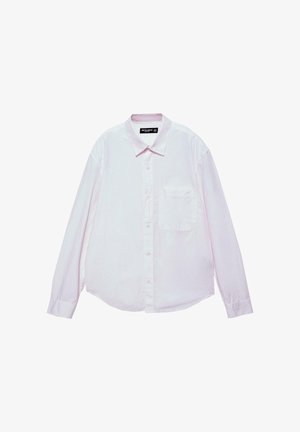 Lichtroze overhemd met lange mouwen, subtiele verticale strepen, spitse kraag, borstzak en manchetten met één knoop.