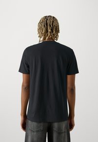 Thumbnail Image 3