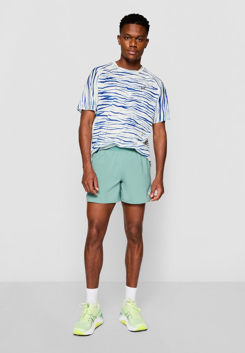 ASICS ROAD 5IN SHORT - Kurze Sporthose - celadon