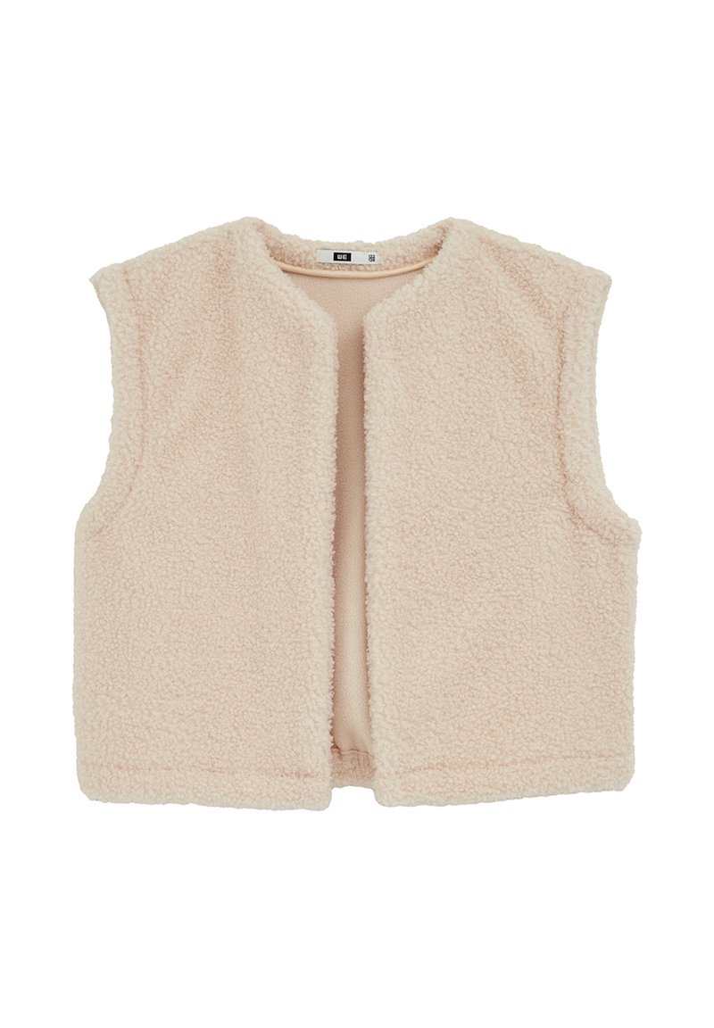 Vesta din fleece de culoare roz deschis, cu un design fără mâneci, suprafață moale și texturată, decolteu rotund și deschidere frontală, fără închizători sau embellismente.
