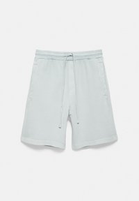 Shorts décontractés gris clair avec taille élastique, cordon de serrage et poches latérales, présentés sur fond blanc uni.