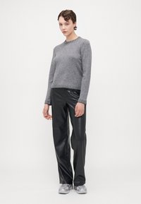 ONLY Tall ONLFINA O NECK - Pulover - medium grey melange/dark grey melange