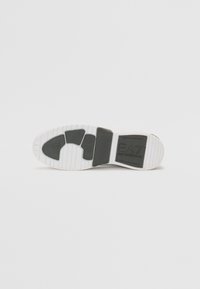 EA7 Emporio Armani BASKET UNISEX - Tenisice - opt.white+black