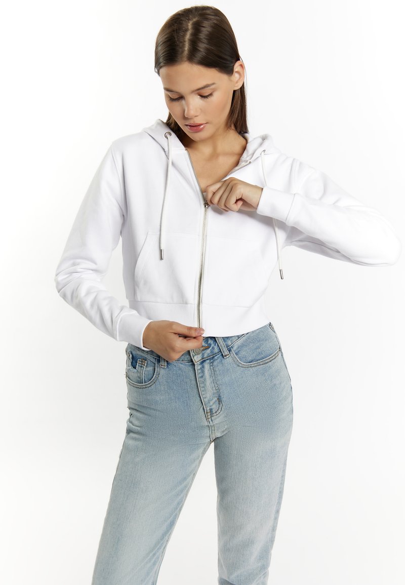 Witte cropped hoodie met een rits aan de voorkant en een trekkoord in de capuchon; met een buideltas en een zachte katoenmix stof.