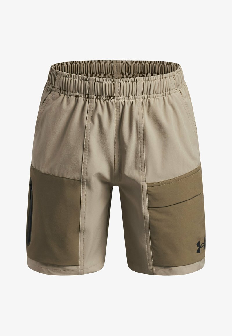 Shorts de sport beiges avec une ceinture élastique, comportant des panneaux latéraux vert foncé et une poche zippée sur le côté gauche. Logo en bas à droite.