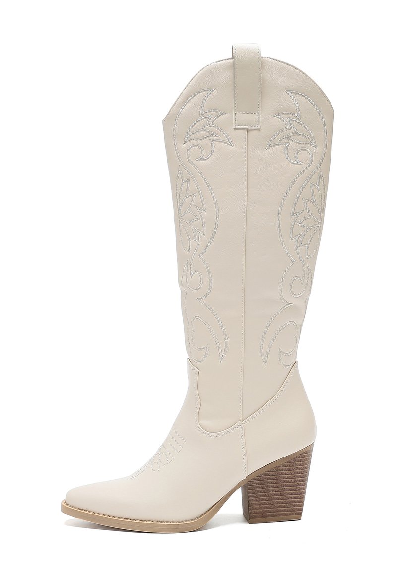 Kowbojskie buty ze skóry białej do kolan z haftowanymi kwiatowymi wzorami, spiczastym noskiem i drewnianym, warstwowym obcasem. Gładka tekstura i elegancki design.