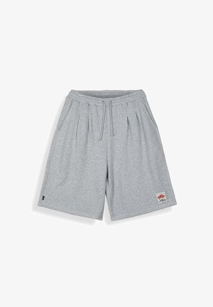 Jasnoszare krótkie spodenki do kolan z elastycznym pasem, sznurkiem do regulacji, bocznymi kieszeniami oraz małą prostokątną łatką w pobliżu brzegu na lewej nodze.