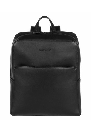 Schwarzer Leder-Rucksack mit Tragegriff oben, Frontreißverschlusstasche und doppeltem Reißverschluss, geprägt mit dem "bugatti" Logo.