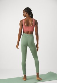 Yogasearcher ASA SEAMLESS LEGGING - Legíny - laurel