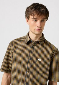Wrangler Overhemd - dijon