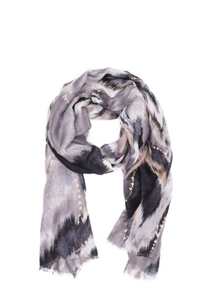 Sciarpa leggera in tonalità di grigio, nero e beige con un motivo ad acquerello e dettagli dorati. I bordi sfrangiati aggiungono texture.