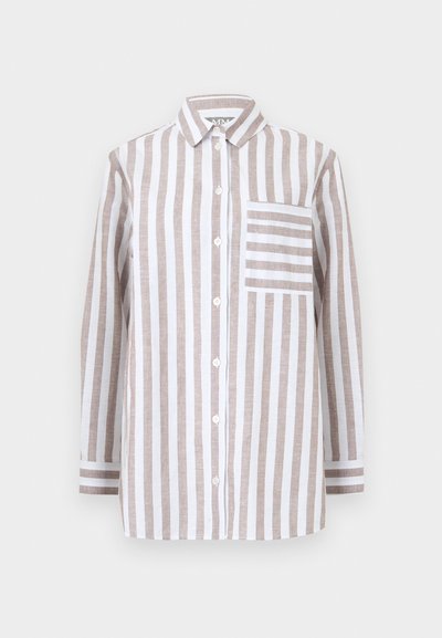 Πουκάμισο με μακριά μανίκια και κουμπιά, με κατακόρυφες μπεζ και λευκές ρίγες, με τσέπη στο στήθος με οριζόντιες ρίγες και κλασικό γιακά.