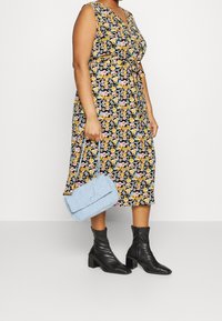 ONLY Carmakoma Vapaa-ajan mekko - black