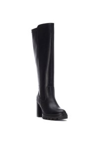 Botas de cuero negro hasta la rodilla con un acabado texturizado, puntera redonda, tacón grueso y paneles elásticos laterales para un ajuste y comodidad óptimos.