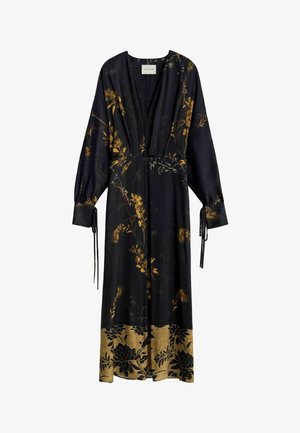 Mustast pika varrukaga keskmise pikkusega kleit sügava V-kaelusega, kuldse lillemustriga, mansettidega, milles on paelad, ja beeži lilleäärisega ääres.