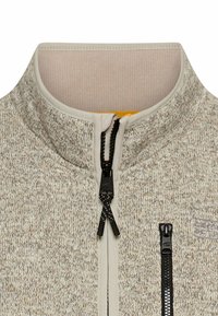 Graue Zip-Jacke aus strukturiertem Stoff, mit hohem Kragen, schwarzem Reißverschluss und einer Akzenttasche; verfügt über ein kontrastierendes Innenfutter.