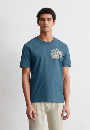 Marc O'Polo SHORT SLEEVE SEASONAL LOGO ARTWORK - Print T-shirt - storm