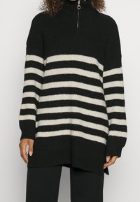 ONLY Tall Stickad tröja - black