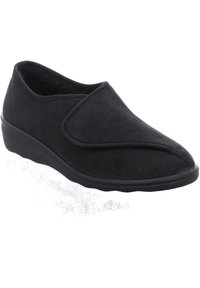Scarpa ciabatta nera con esterno in morbido suede, punta arrotondata e ampia fascia elastica. Presenta una suola imbottita per il massimo comfort.