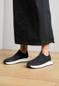 Obuća za navlačenje - black