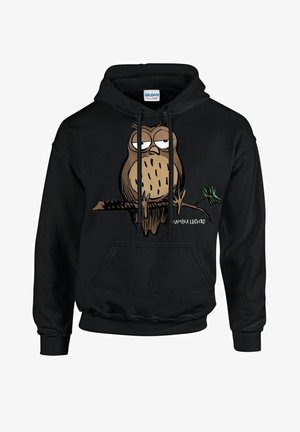 Svart hettegenser med et tegneserieaktig ugle-design i brunt med overdimensjonerte øyne, sittende på en gren. Inkluderer en frontlomme og snøring i hetta.