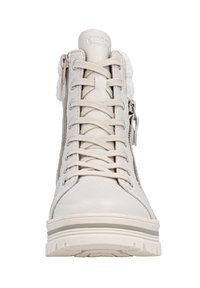 Baskets montantes blanches en cuir avec une finition texturée, dotées de lacets contrastés, d'une fermeture éclair sur le côté et d'un col rembourré pour plus de confort.