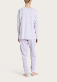 Set di pigiama viola chiaro con una maglia a maniche lunghe con motivo e pantaloni abbinati semplici con elastico alle caviglie. Tessuto morbido, vestibilità comoda.