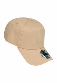 Beige verstellbare Baseballmütze mit gesticktem Paneeldesign und einem silbernen runden "9FORTY"-Markenstick auf dem gebogenen Schild.