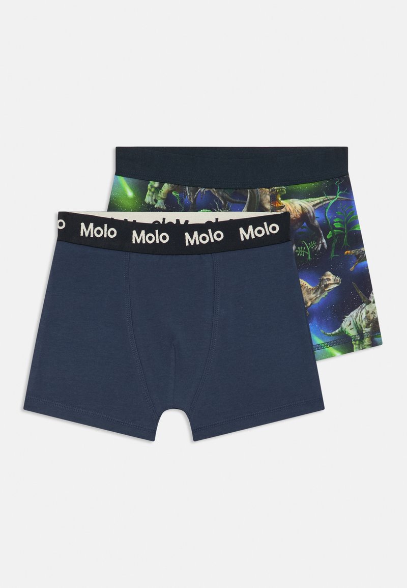 To par med gutteboxershorts. Den ene er ensfarget marineblå med en myk linning. Den andre har et fargerikt dinosaurmotiv mot en mørk bakgrunn.