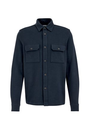 Tengerészkék hosszú ujjú ingdzseki elöl gombos záródással és két gombos fedeles mellzsebbel, fehér háttéren bemutatva.