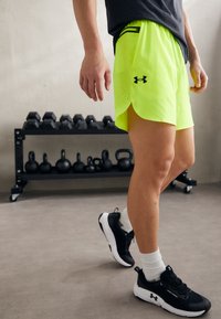 Under Armour - VANISH ELITE - Korte sportsbukser - high-vis yellow/black Miniaturebillede 1