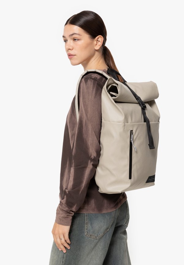 UP ROLL - Tagesrucksack - tarp beige