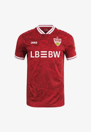 Maglia sportiva rossa con colletto bianco e rifinitura sulle maniche, con logo LB BW, marchio JAKO e stemma del club di calcio di Stoccarda con una stella dorata.