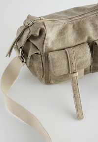 Next REGULAR FIT - Skuldertasker - stone natural