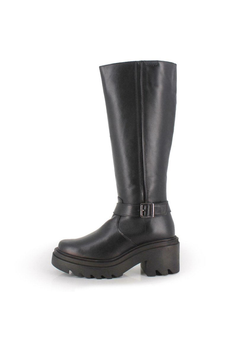 Bota de cuero negro hasta la rodilla con suela gruesa, detalle de hebilla lateral y un acabado suave. Diseño elegante con punta redonda y estructura robusta.