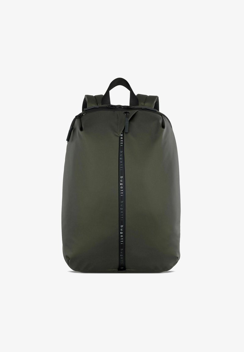 Sac à dos vert foncé avec des bretelles rembourrées, une poignée supérieure et une fermeture éclair verticale avec le nom de la marque répété au centre avant.