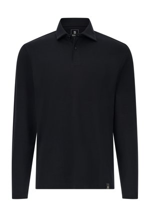 Camisa polo de manga larga negra con tapeta de dos botones, cuello clásico y pequeña etiqueta con logo cerca del dobladillo inferior sobre un fondo blanco.