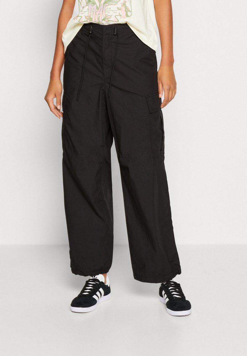 GAP PARACHUTE PANT Cargo trousers black Zalando.ie
