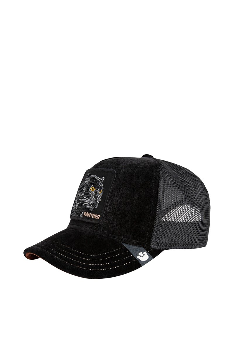 Gorra negra con textura aterciopelada, que presenta un parche con la cara de una pantera con ojos amarillos. Parte trasera de malla y detalles de costuras en contraste.