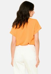 LolaLiza SHORT-SLEEVED - Blúzka so zapínaním na gombíky - orange mango