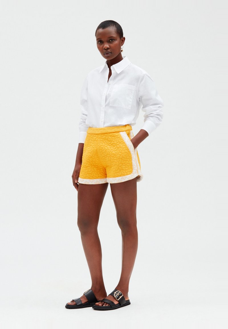 CLAUDIE PIERLOT Shorts geel CLAUDIE PIERLOT Shorts geel