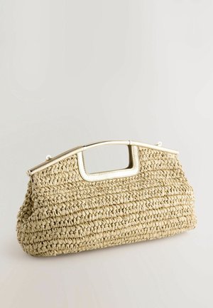 Sac en paille tissée de couleur beige clair avec un design structuré, dotée d'une poignée en métal et d'une base plate pour la stabilité.