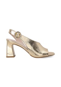 Zlaté metalické slingback podpatky se čtvercovým blokovým podpatkem, otevřenou špičkou a dekoračním kulatým kováním na pásku. Hladký povrch.