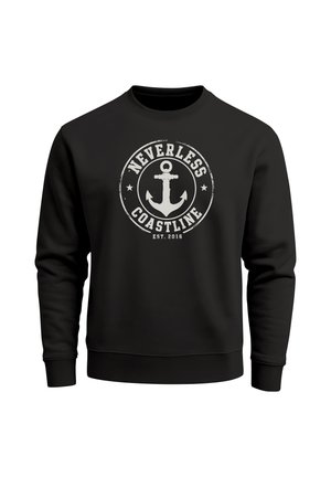 Schwarzes Sweatshirt mit langen Ärmeln, weißem Ankeremblem und Text "NEVERLESS COASTLINE EST. 2016" auf der Vorderseite.